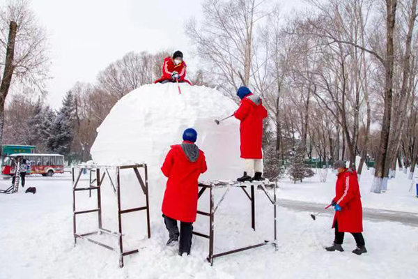 哈尔滨大学生雪雕比赛，冰城之光的艺术盛宴_精选解释落实