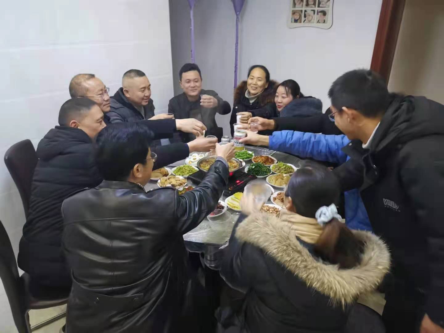 公职人员聚会，探讨其意义、影响与规范