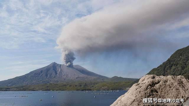 探索日本火山灰柱，揭秘3400米高处的奇迹