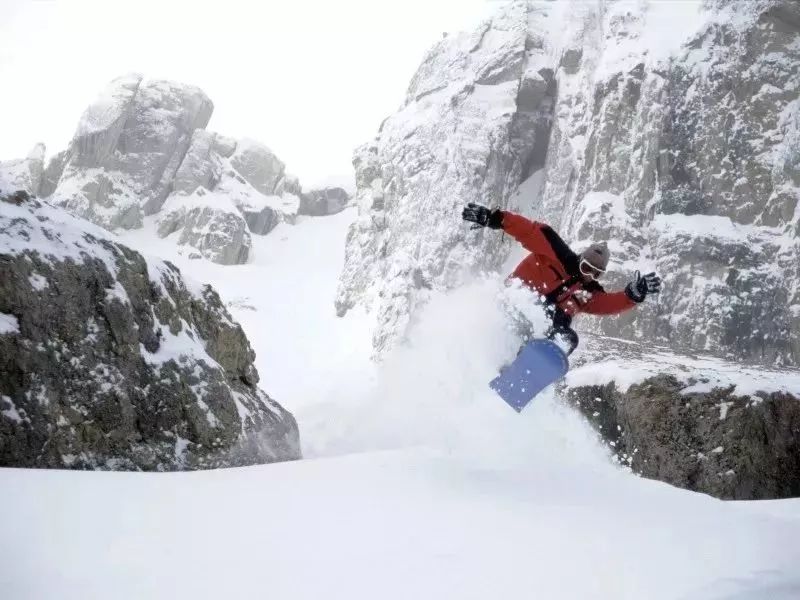 惊魂一刻，孩童滑雪场的缆车坠落事件