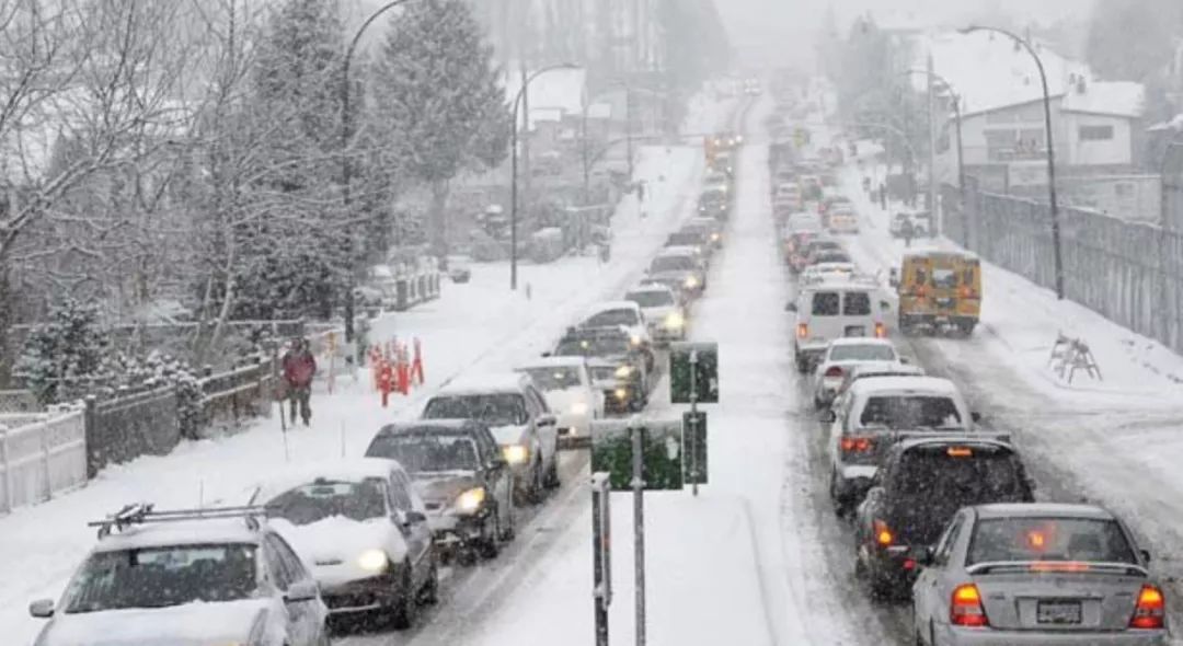 东北零下二十几度的公交车里全是雪，冰雪中的城市脉动